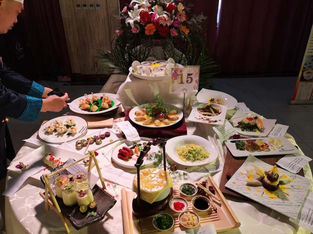 河北百消丹參加全國(guó)第二屆“藥王邳彤杯”藥膳大賽榮獲特金獎(jiǎng)